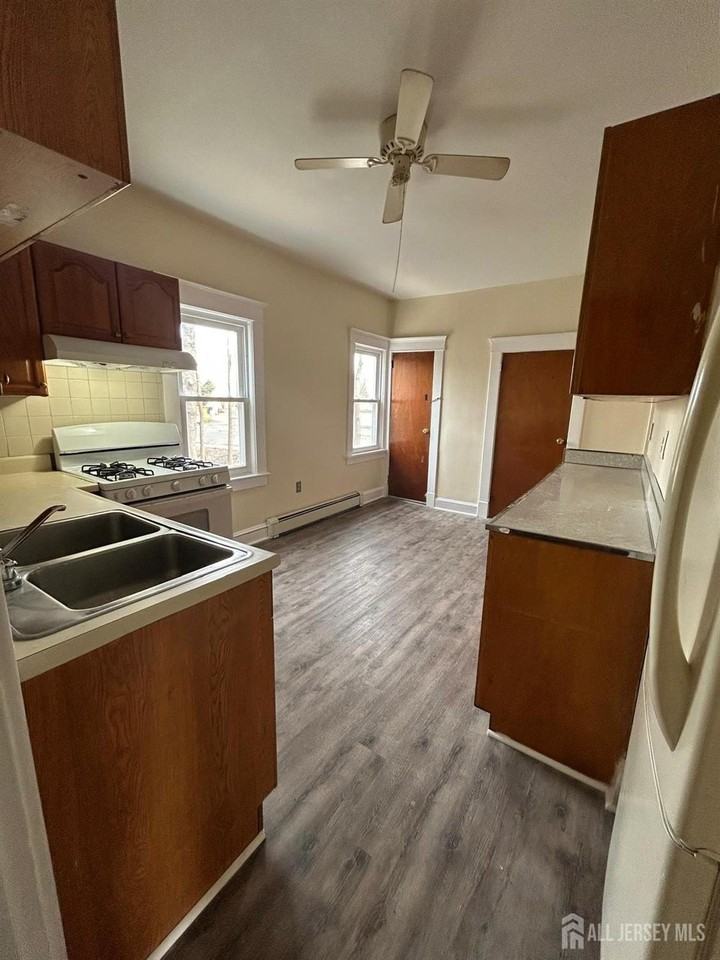 124 William St - Photo 6 of 11