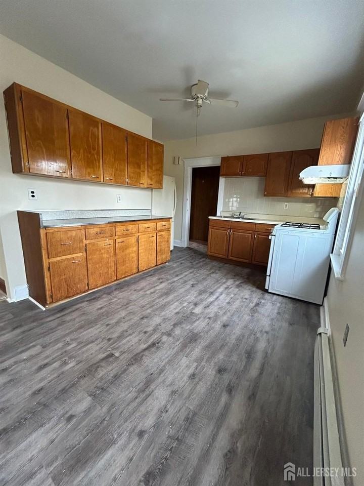 124 William St - Photo 7 of 11