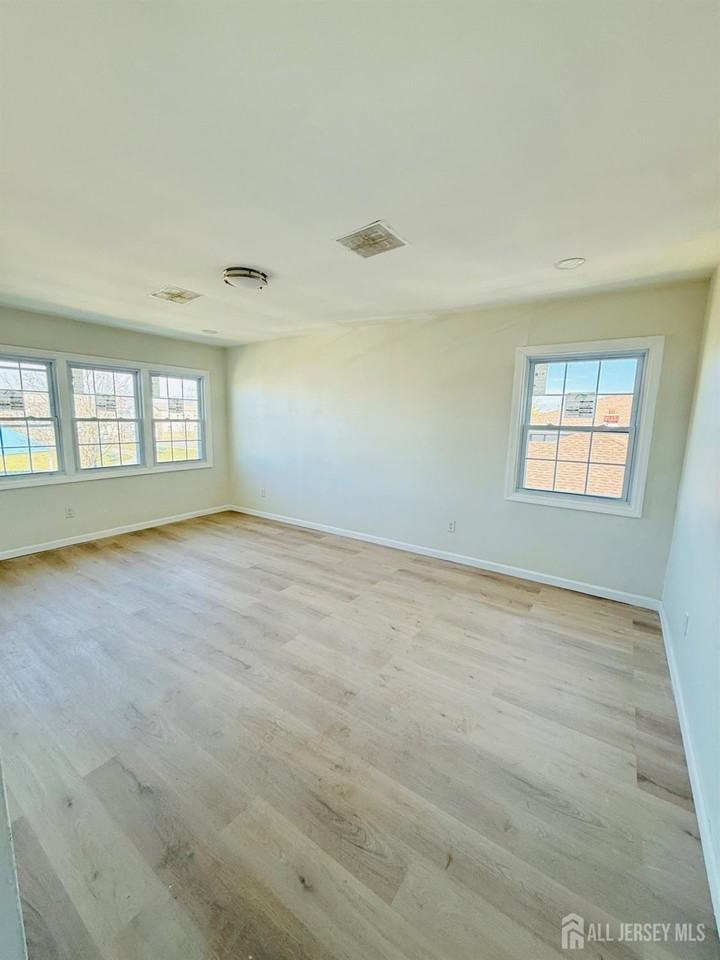 54 Bergen St #2 - Photo 3 of 12