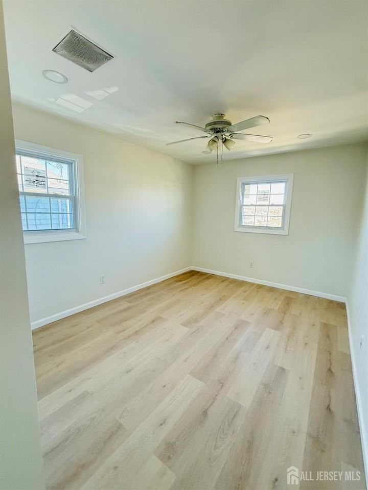 54 Bergen St #2 - Photo 4 of 12