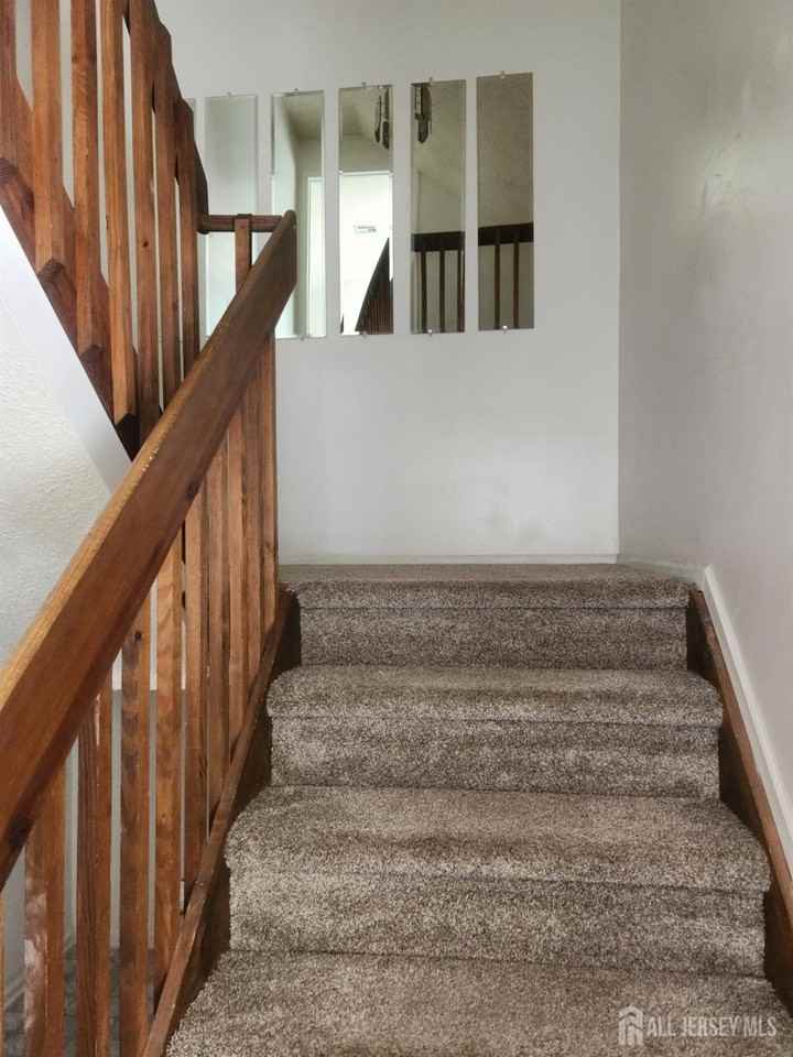 10 Nicholas Ct - Photo 3 of 15