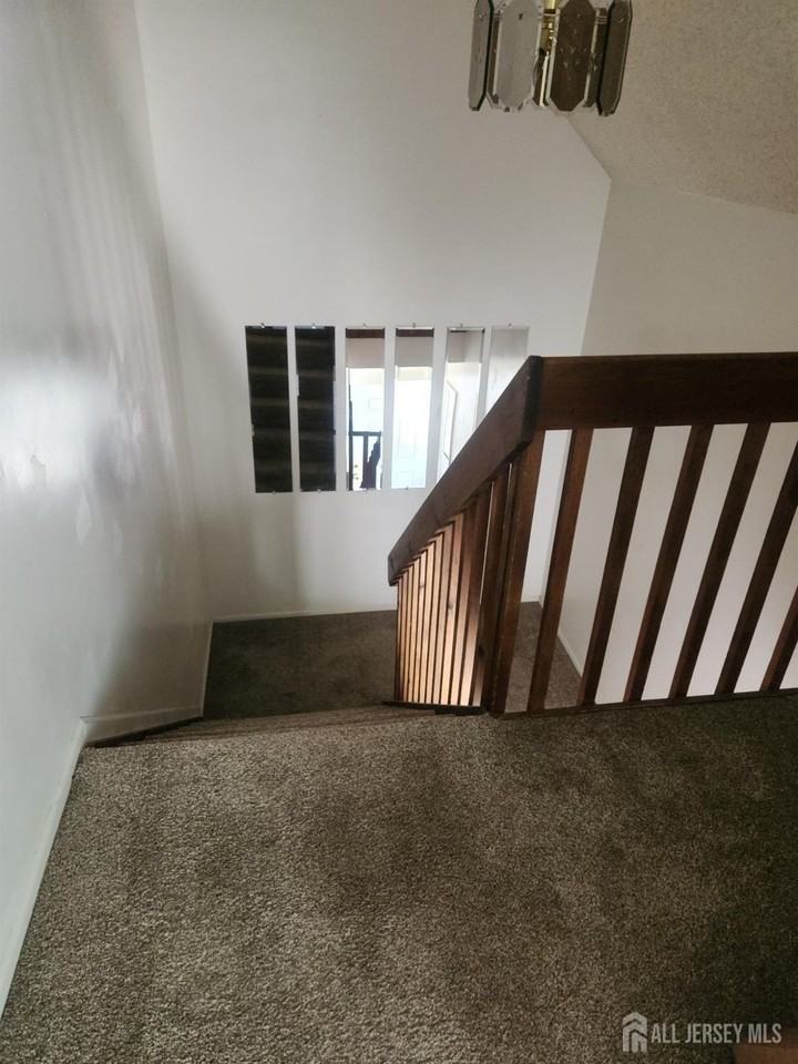 10 Nicholas Ct - Photo 4 of 15