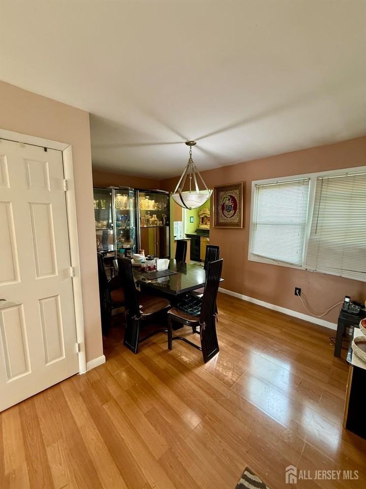 57 Bender Ave - Photo 4 of 7