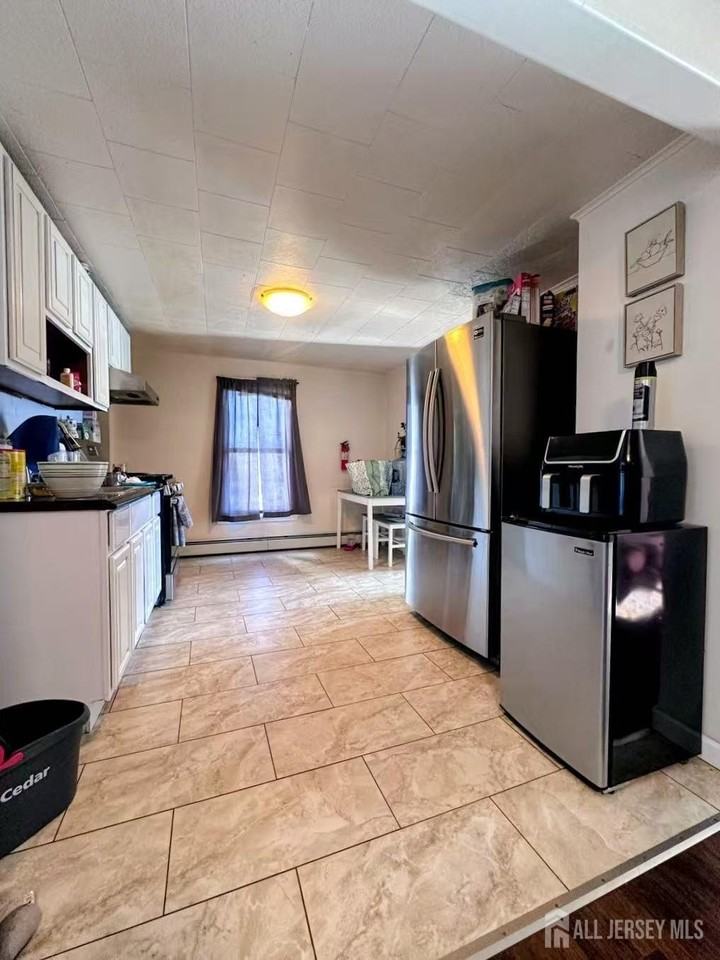 136 Broad St - Photo 4 of 16