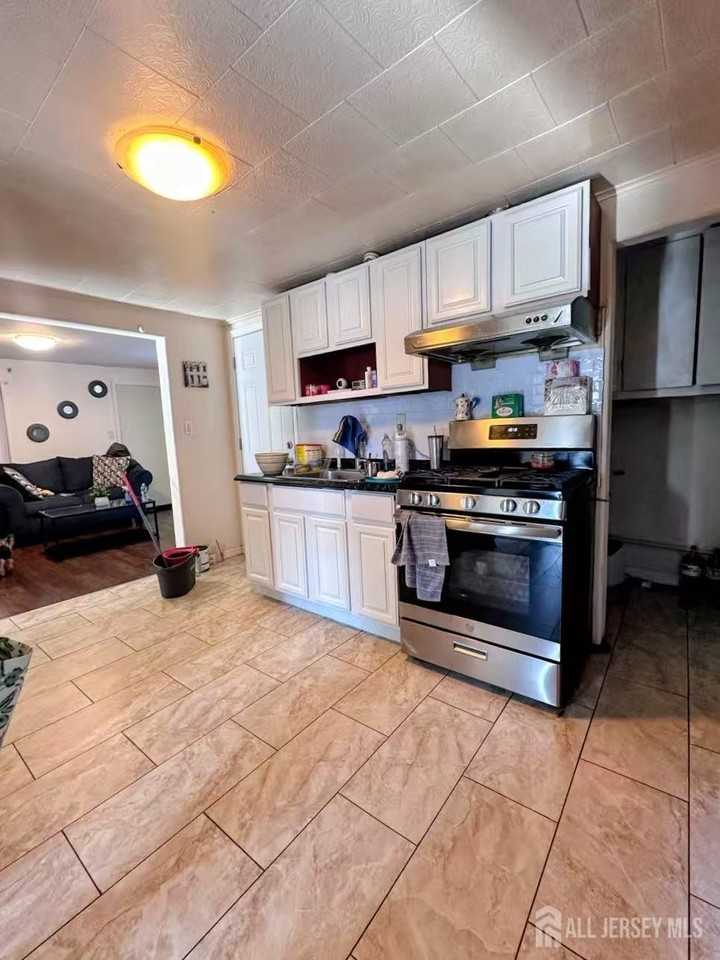 136 Broad St - Photo 5 of 16