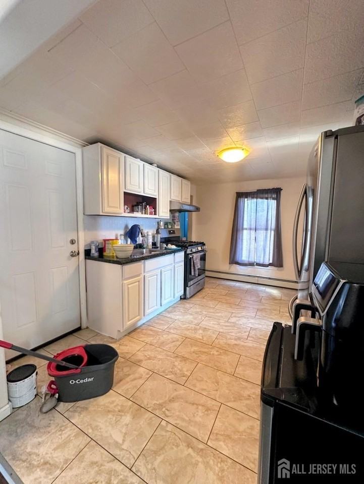 136 Broad St - Photo 6 of 16