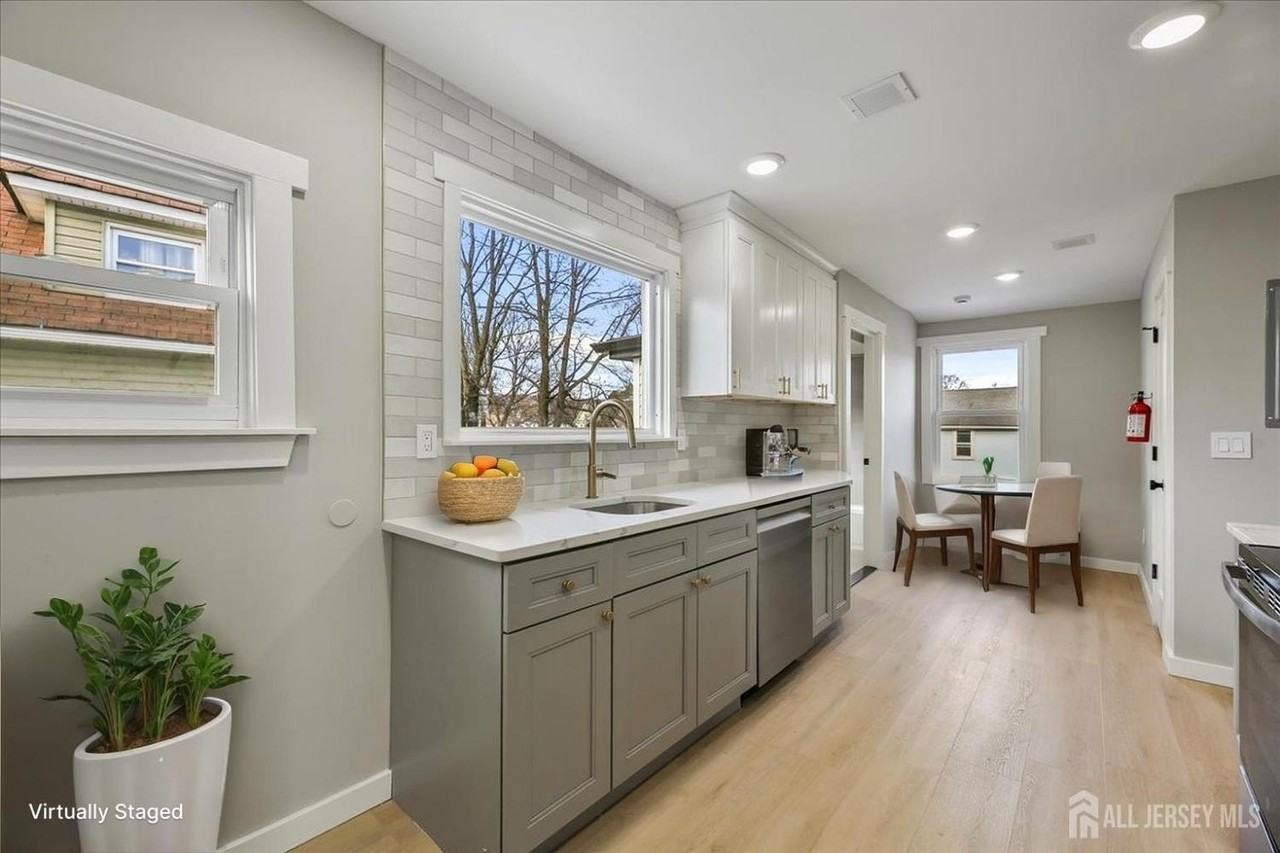 143 Johnston Ave Unit 2 #2 - Photo 3 of 25