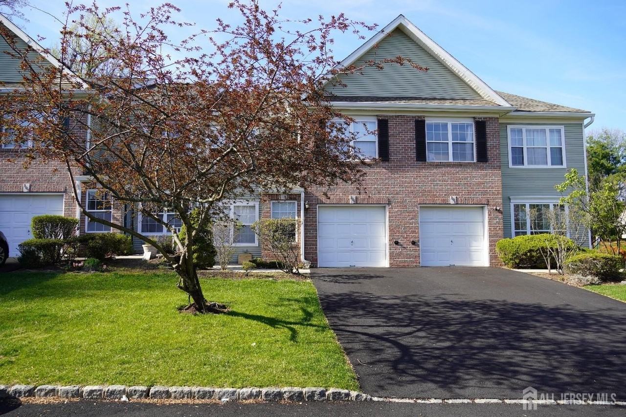 102 Wellington Park Dr - Photo 2 of 8