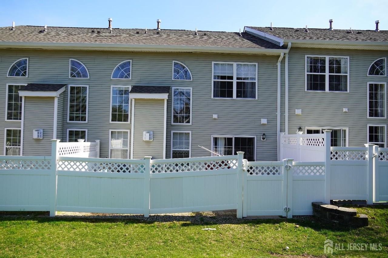 102 Wellington Park Dr - Photo 3 of 8