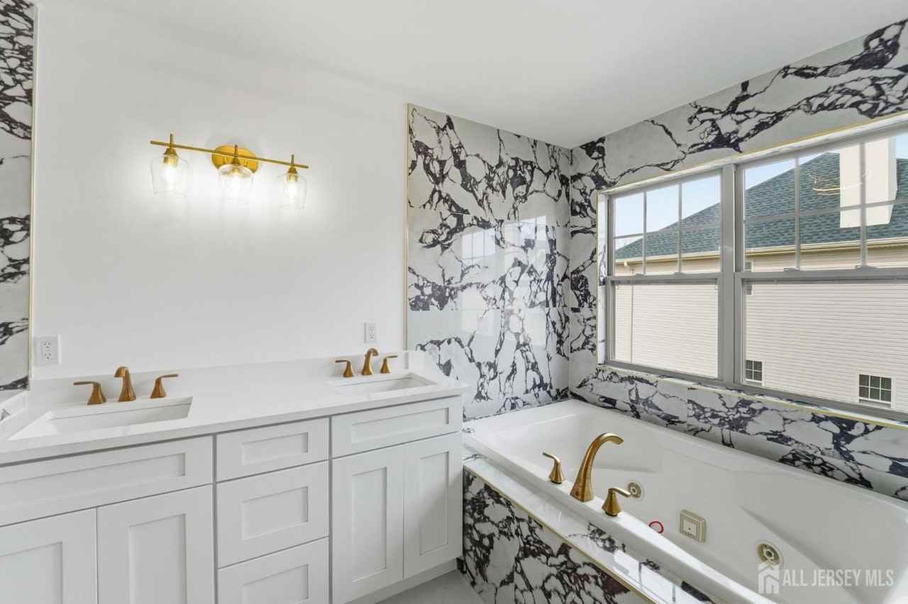 704 Green Ln - Photo 5 of 14
