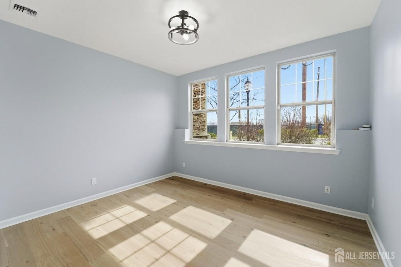 704 Green Ln - Photo 6 of 14