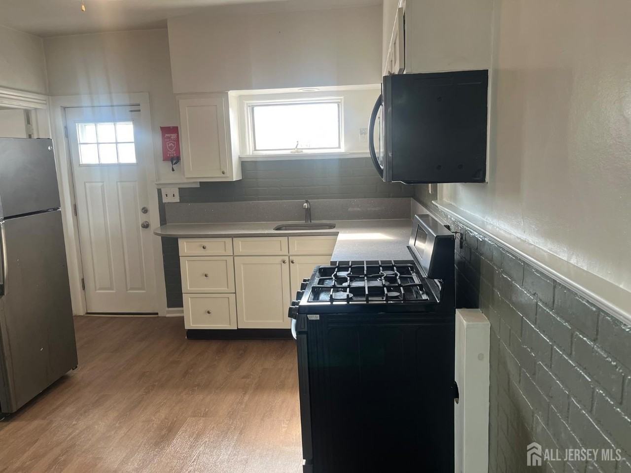 110 Oak Tree Ave Unit 2 #2 - Photo 3 of 10