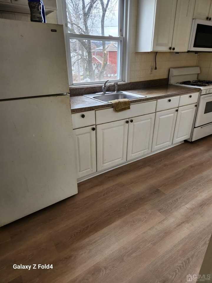 307 2nd St - Photo 5 of 8