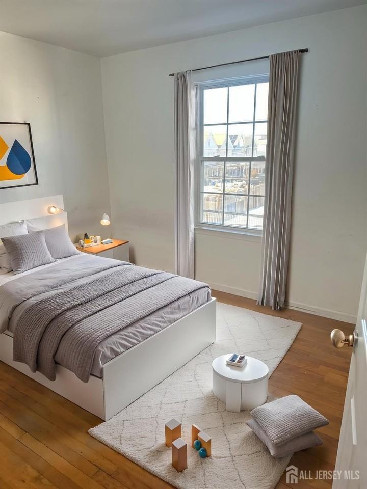 663 S Park St - Photo 3 of 11