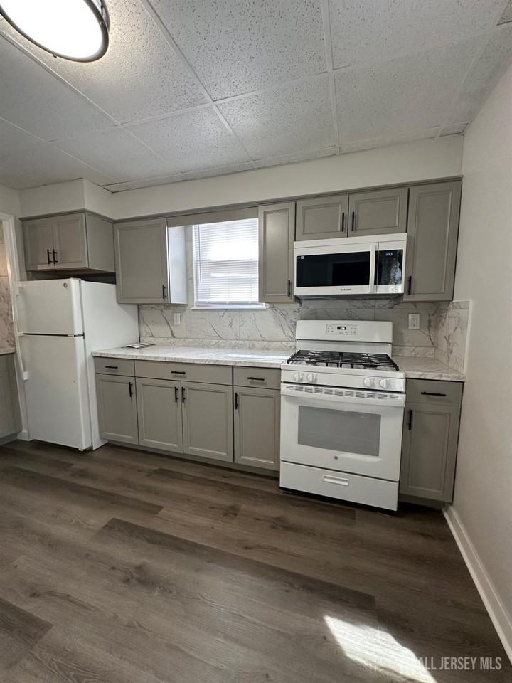 28 Bird Ave - Photo 2 of 14