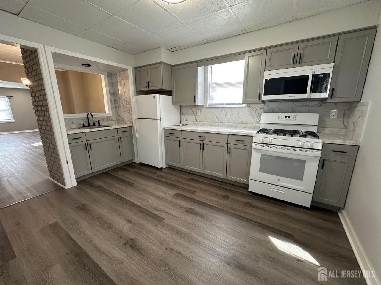 28 Bird Ave - Photo 3 of 14