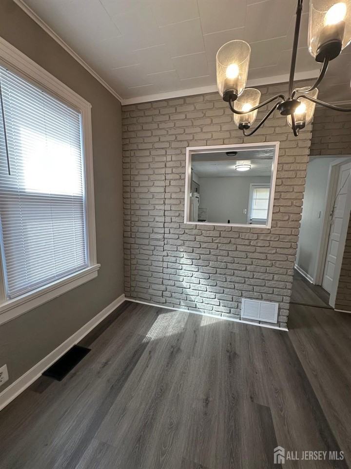 28 Bird Ave - Photo 5 of 14