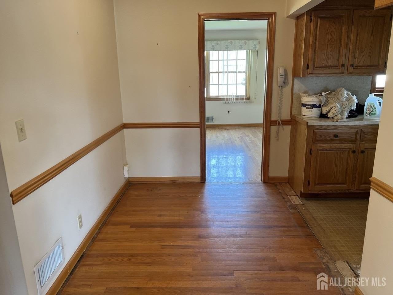 30 Cypress St - Photo 4 of 28