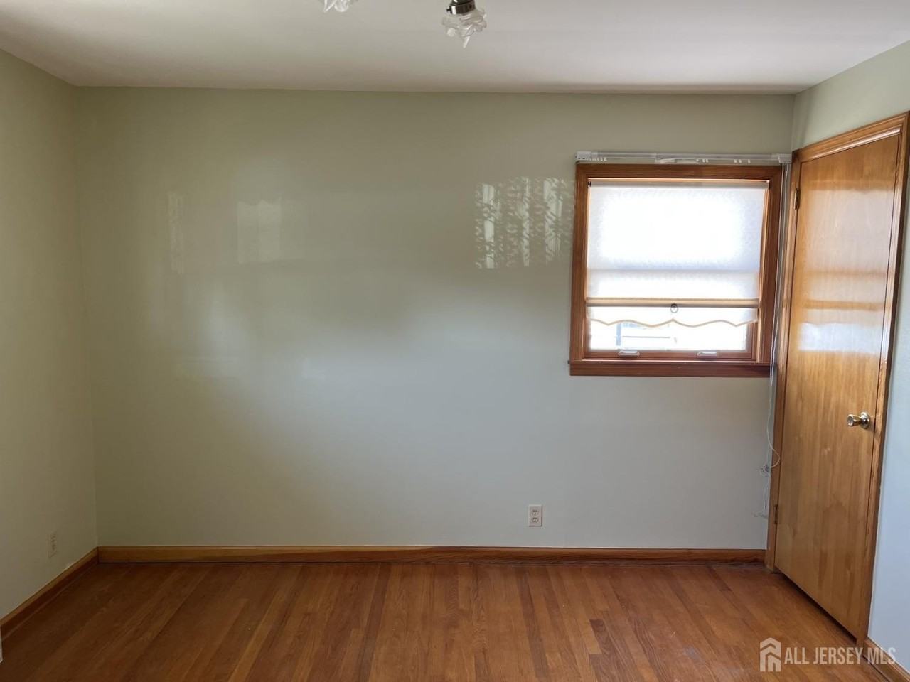 30 Cypress St - Photo 6 of 28