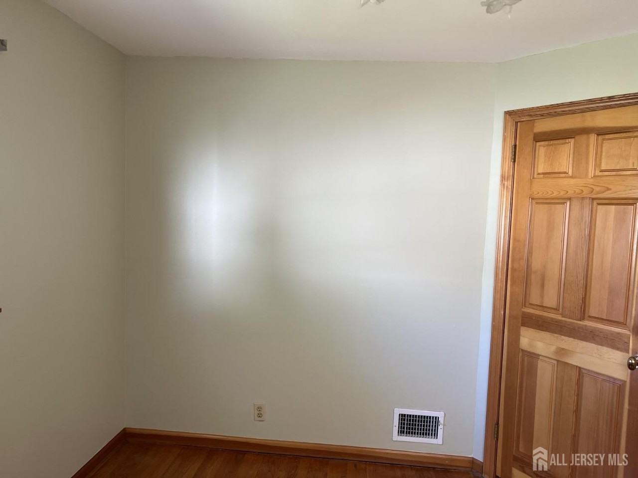 30 Cypress St - Photo 7 of 28