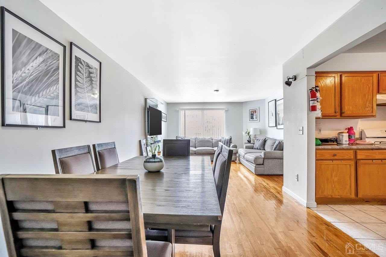 125 Elizabeth Ave - Photo 4 of 17