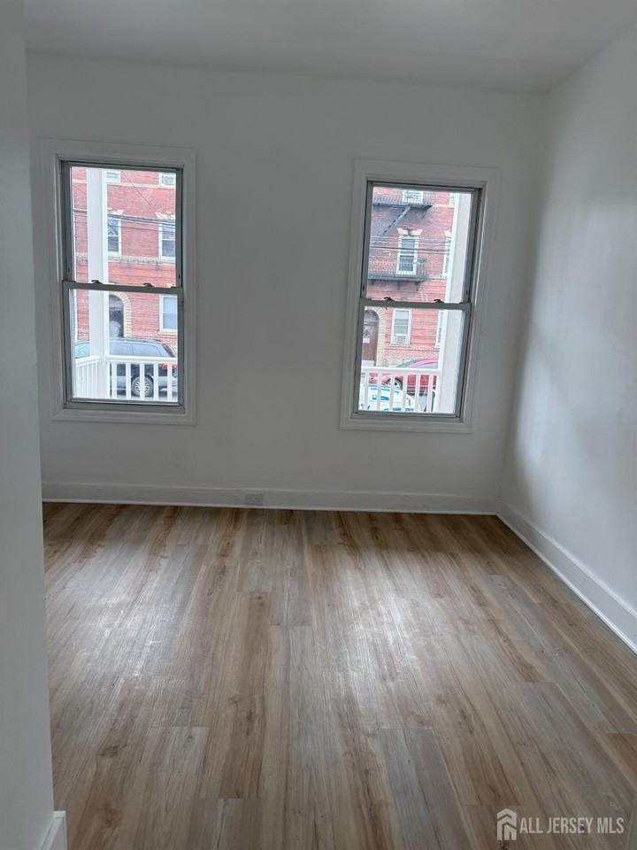 206 Market St - Photo 3 of 11