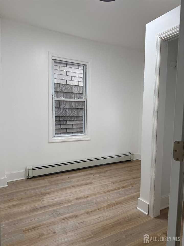 206 Market St - Photo 5 of 11