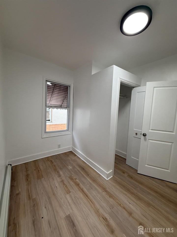 206 Market St - Photo 6 of 11