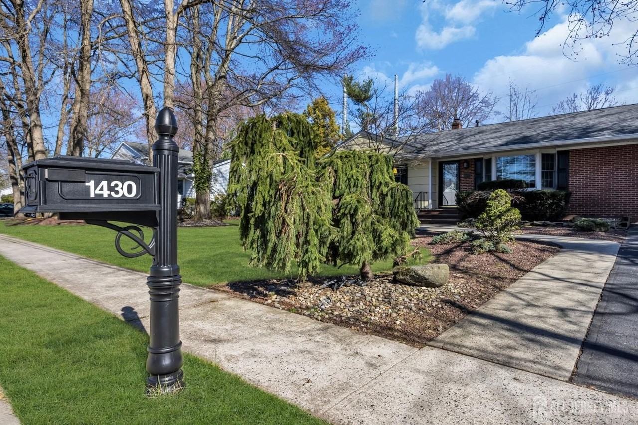 1430 Kearney Dr - Photo 3 of 50