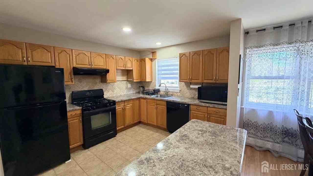 363 Cranbury Rd Apt D16 #D16 - Photo 7 of 32