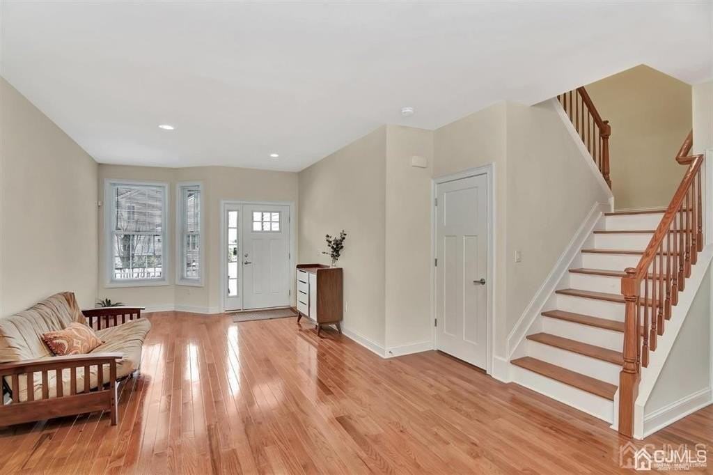 3 Mccormick Ave N - Photo 3 of 8