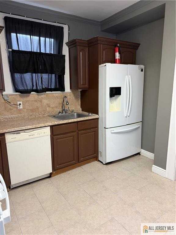 185 Linden Ave - Photo 4 of 18