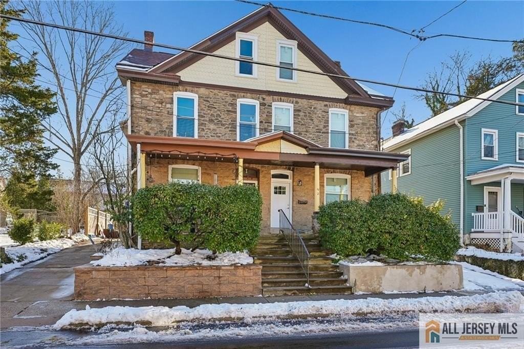 92 Leigh Ave