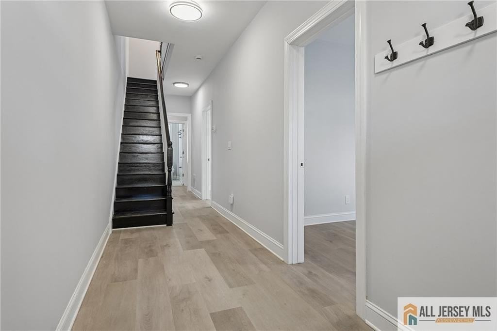 92 Leigh Ave - Photo 5 of 39