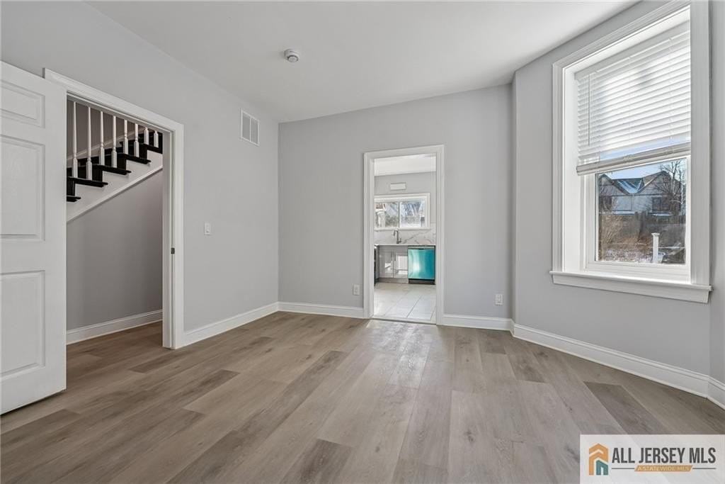 92 Leigh Ave - Photo 6 of 39