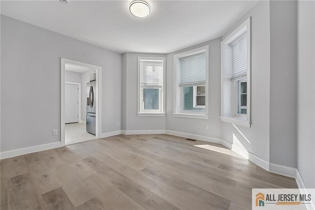 92 Leigh Ave - Photo 7 of 39