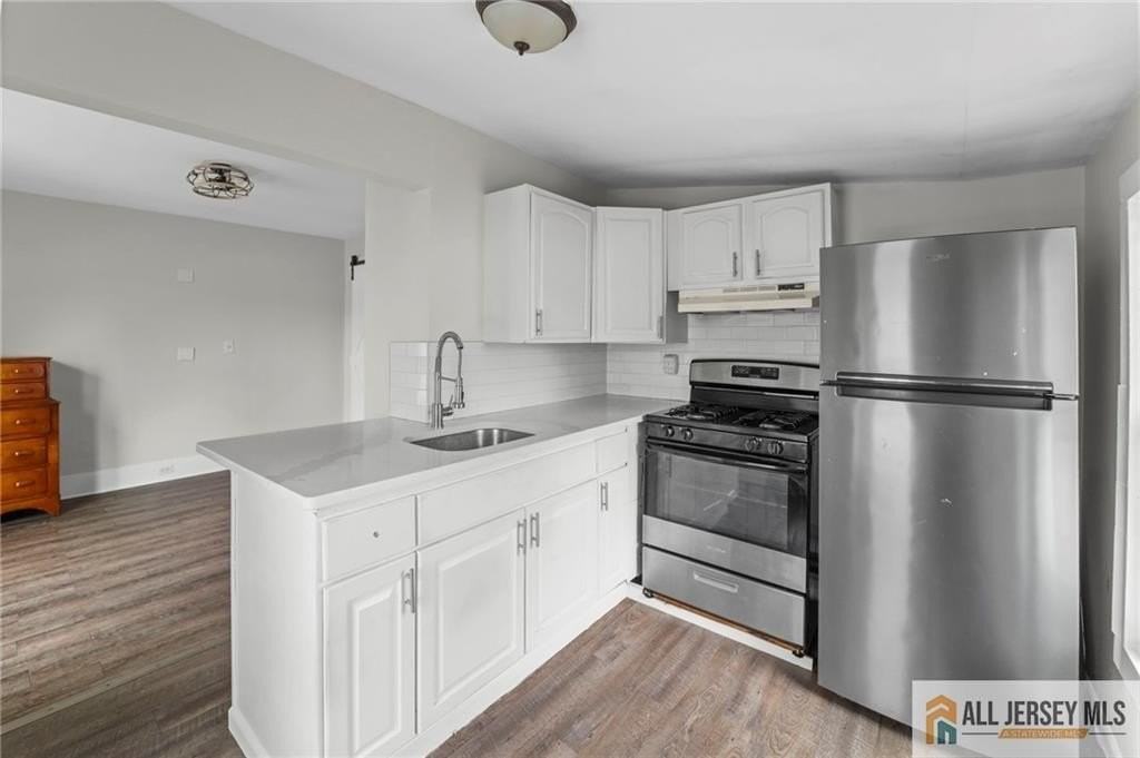 56 Caroline Ave - Photo 5 of 15
