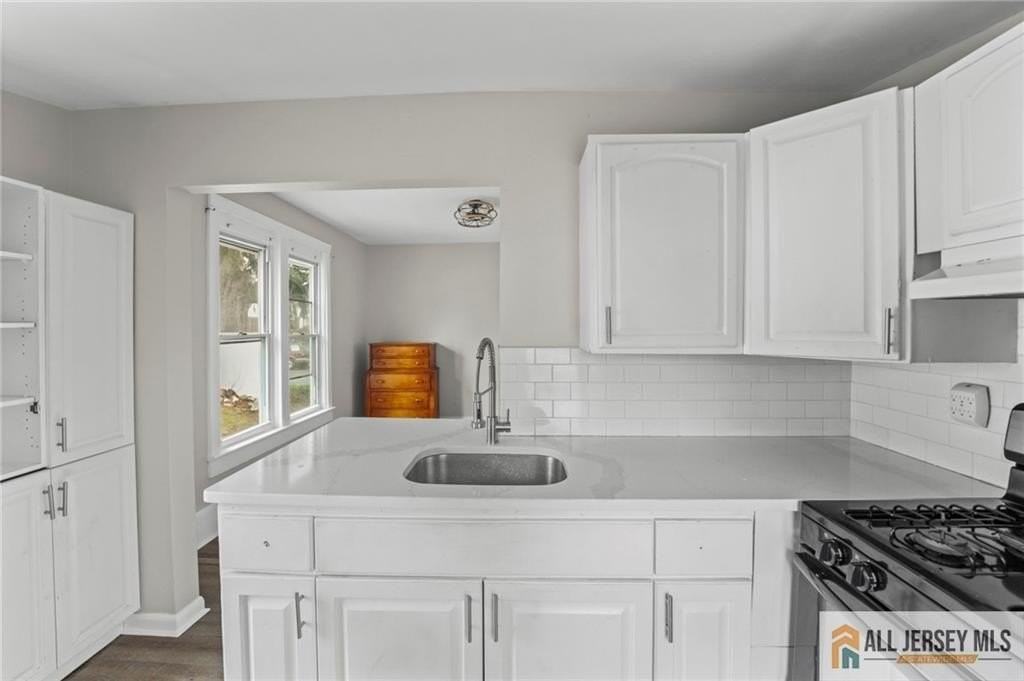 56 Caroline Ave - Photo 7 of 15
