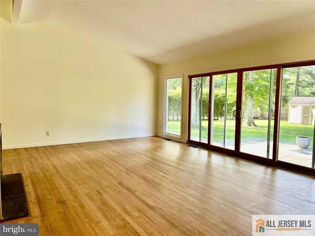 28 Pardoe Rd - Photo 5 of 14