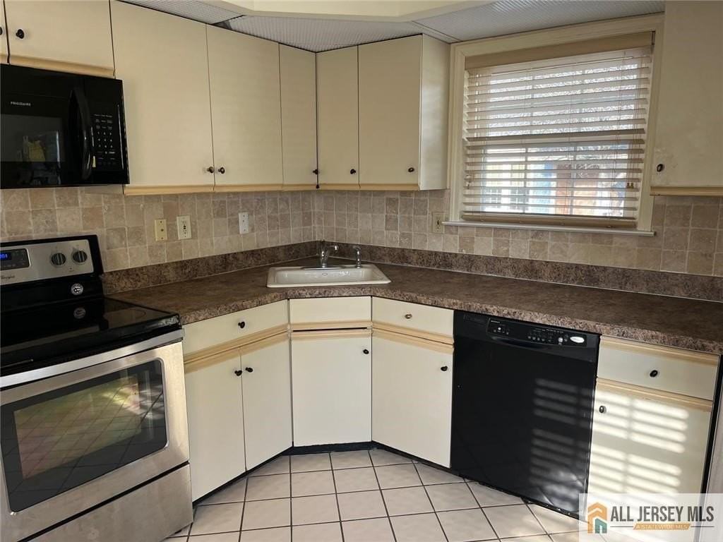 27 Benjamin Franklin Dr Unit C #C - Photo 5 of 18