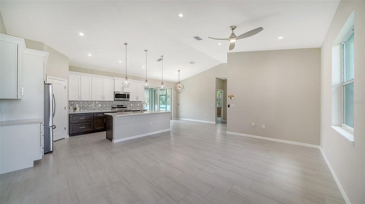 6227 Tropicaire Blvd - Photo 3 of 37