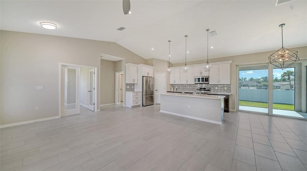 6227 Tropicaire Blvd - Photo 4 of 37