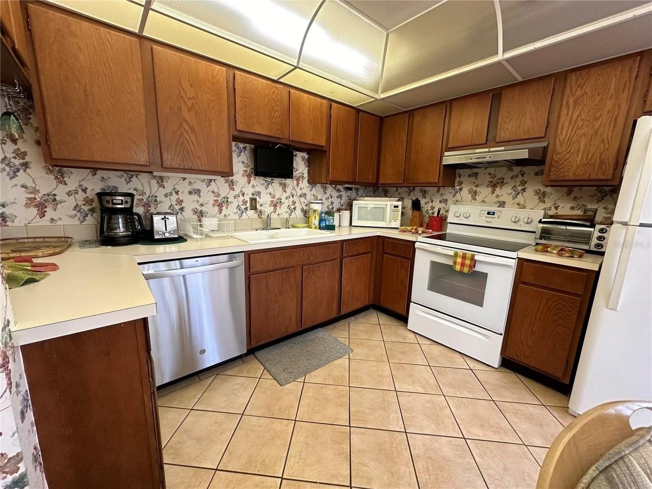 1647 Brookhouse Ct #246 - Photo 4 of 23