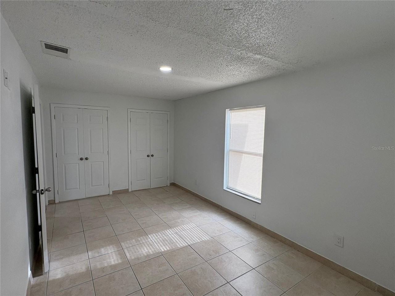 1053 Scott St - Photo 5 of 12