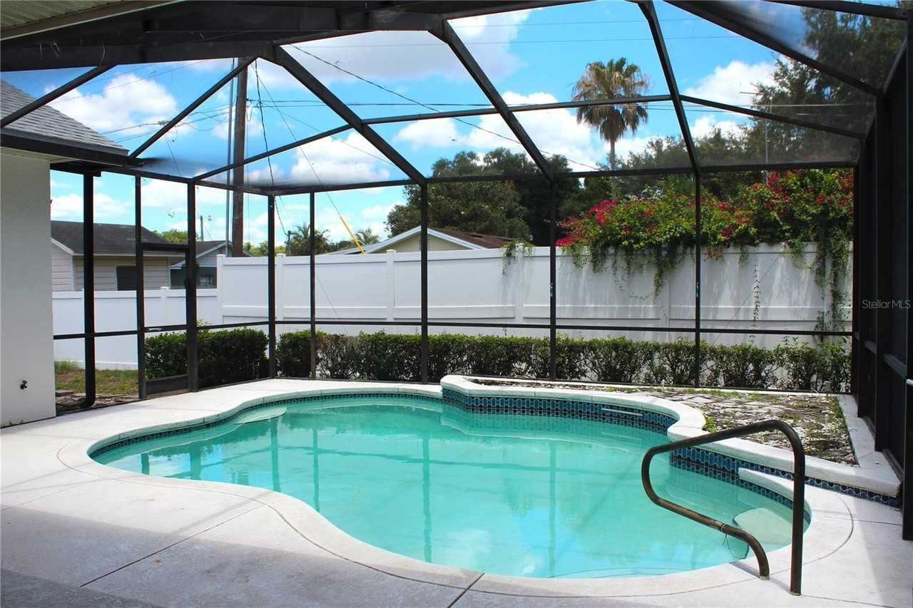 2228 Lake Holloway Blvd - Photo 3 of 50