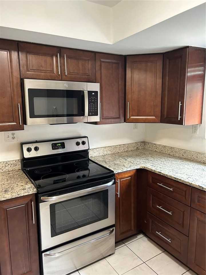 958 E Michigan St #B - Photo 7 of 30