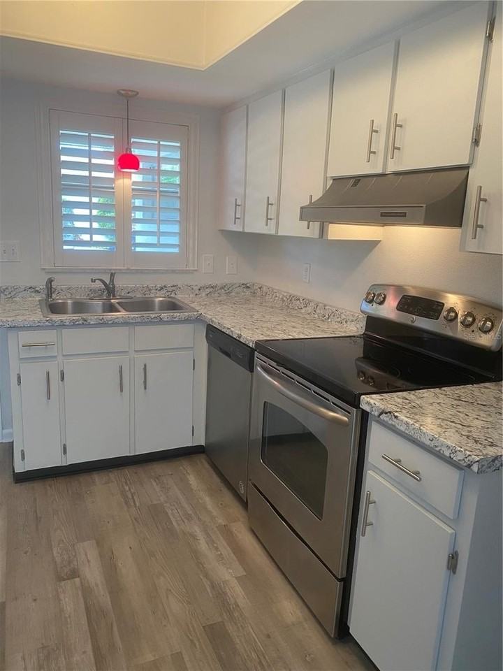 1121 Bonnie Lou Dr - Photo 3 of 11