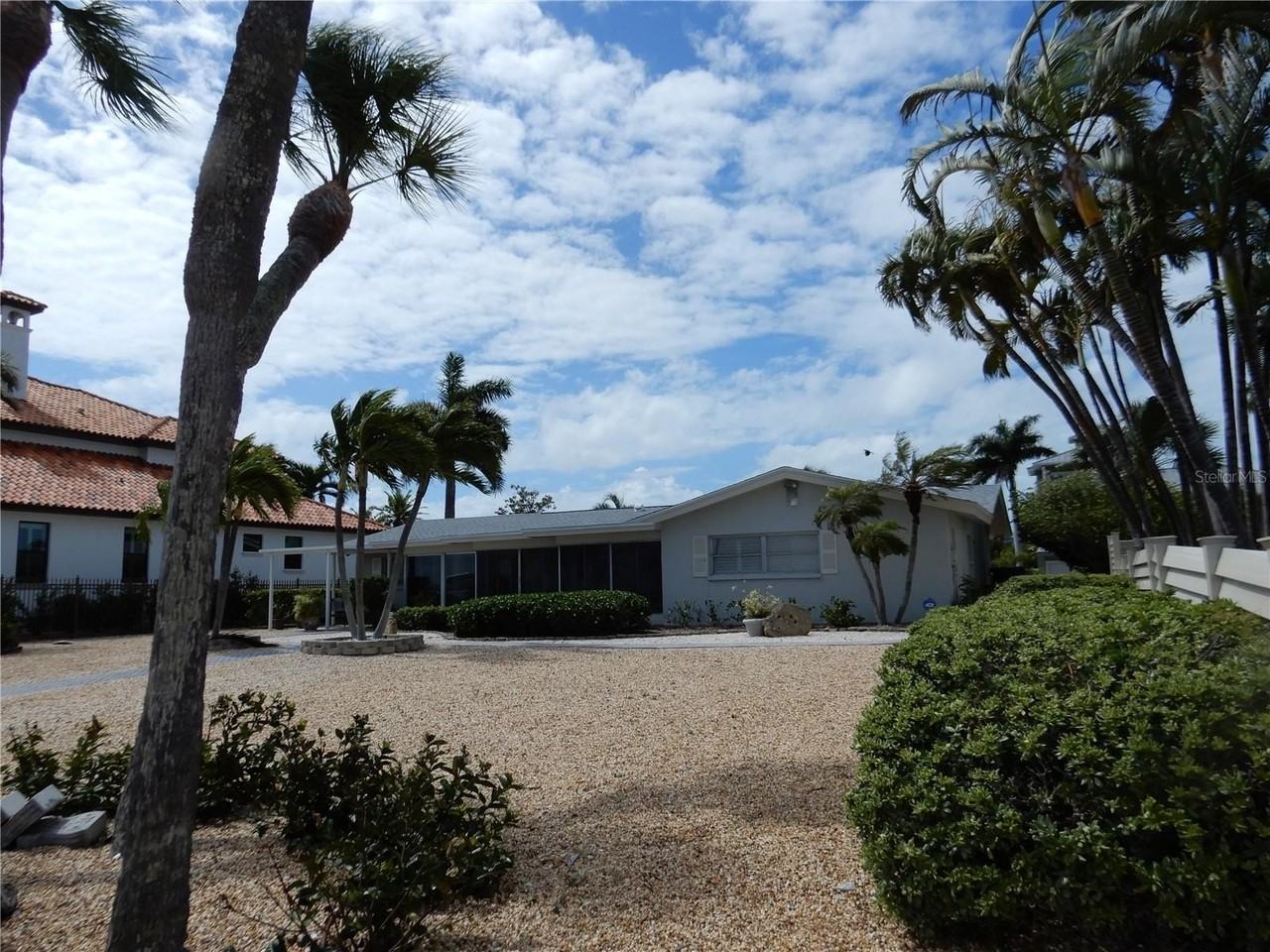 337 1st St W - Photo 4 of 26