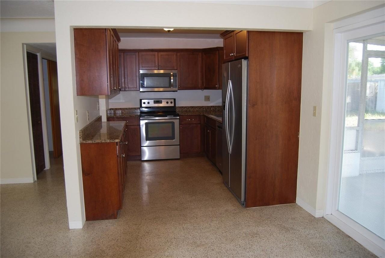 2871 67th St N - Photo 4 of 23