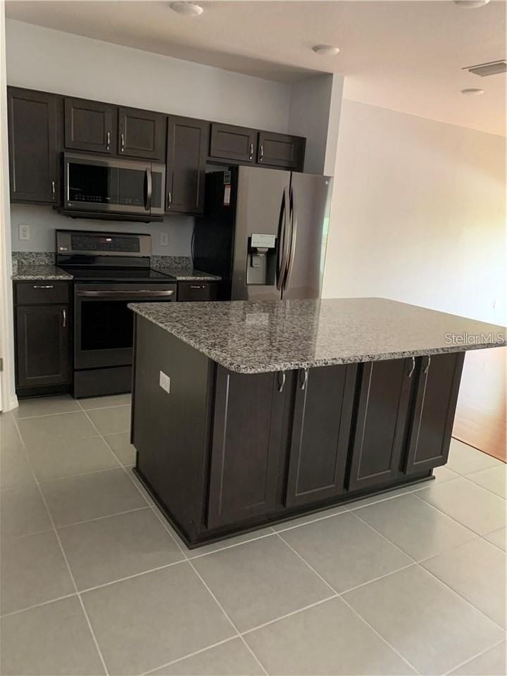 3882 Hampstead Ln - Photo 5 of 9